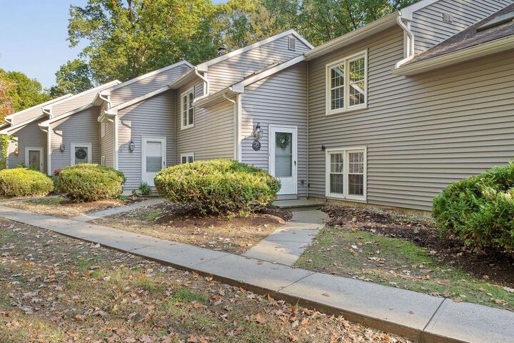 Property Photo:  190 Oak Circle  VT 05446 