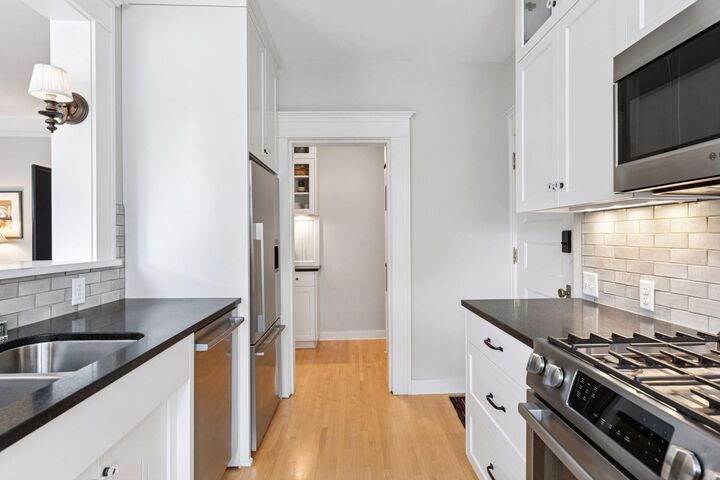 Property Photo:  56 Arundel Street 10  MN 55102 