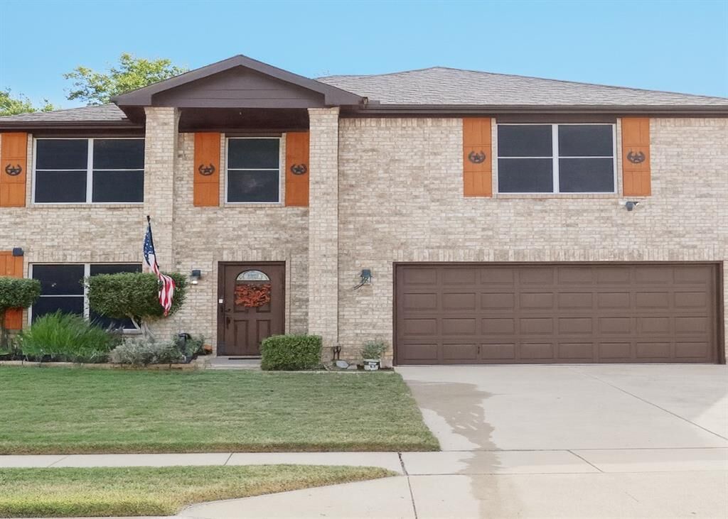 Property Photo:  8452 Hawkview Drive  TX 76179 