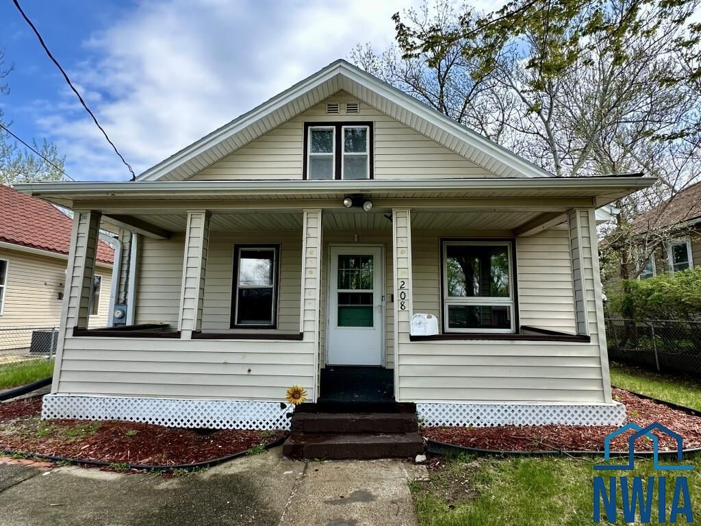 Property Photo:  208 S Leonard St  IA 51103 