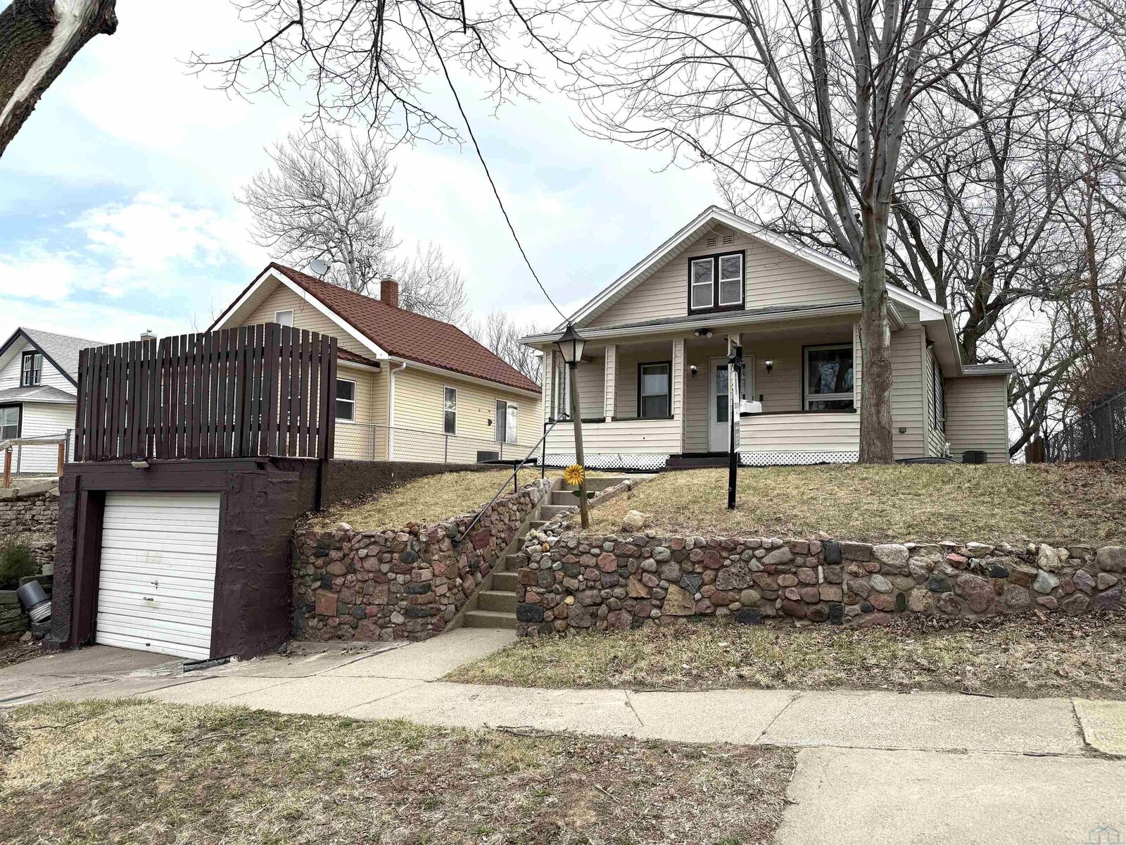Property Photo:  208 S Leonard St  IA 51103 