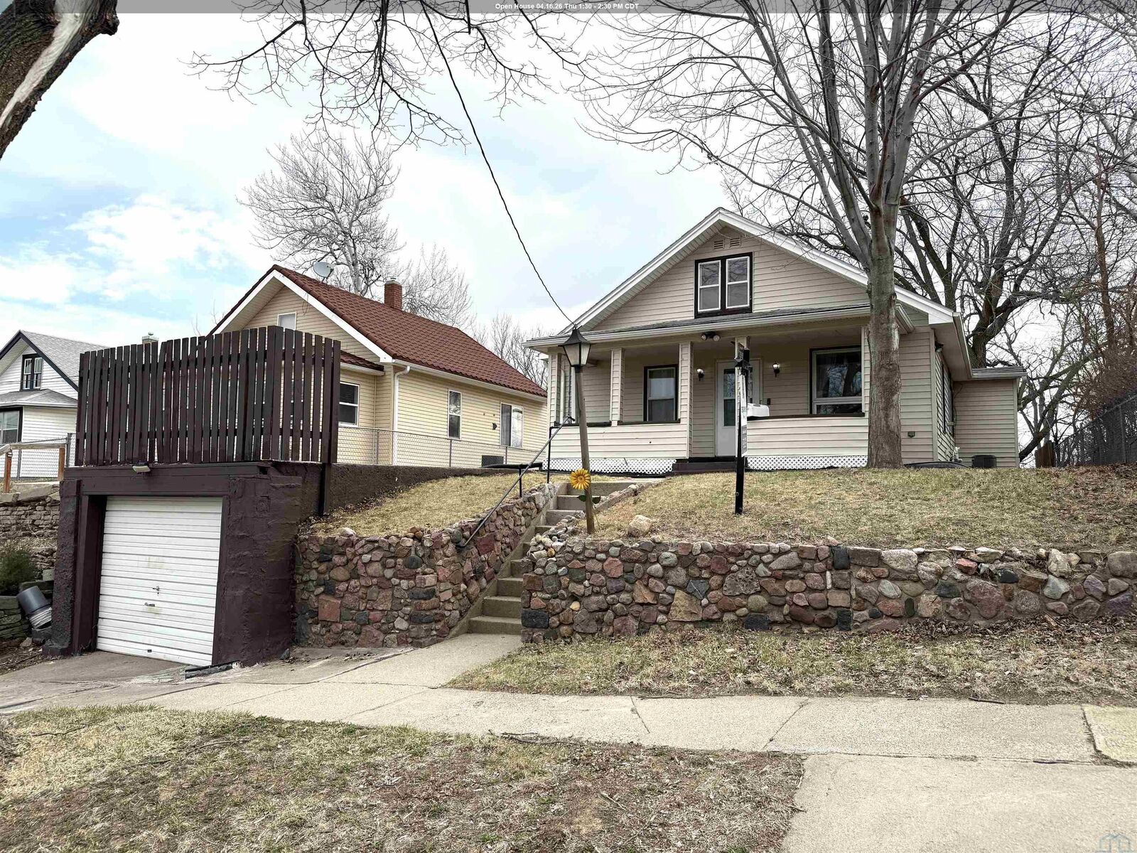 Property Photo:  208 S Leonard St  IA 51103 