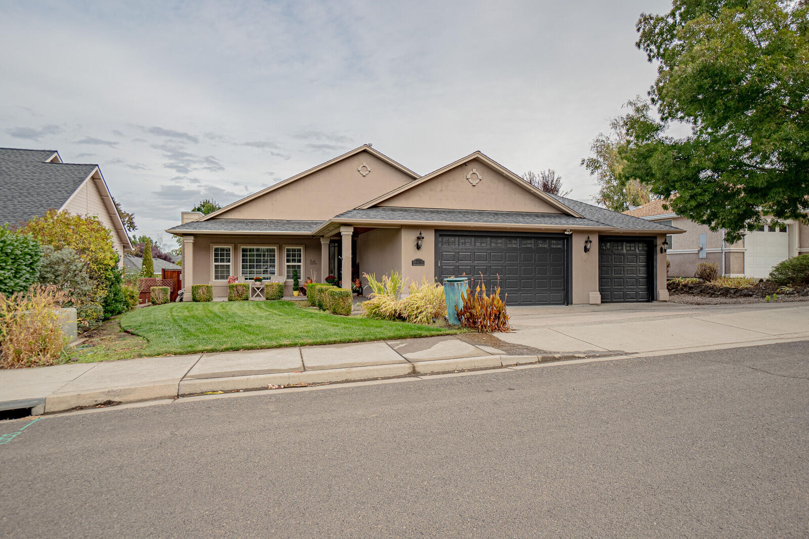 Property Photo: 1231 Poppy Ridge Drive OR 97524
