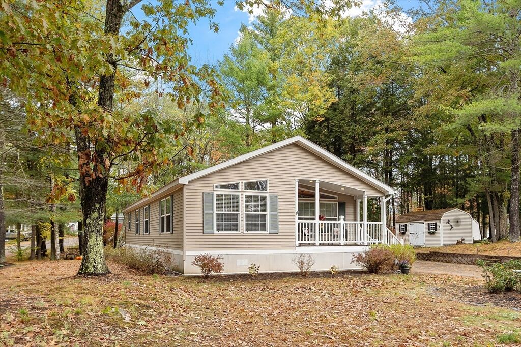 Property Photo: 3 Crescent Rd MA 01475