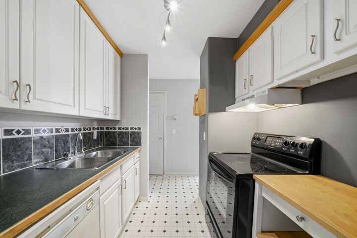 Property Photo: 5519 Kerry Wood Drive 102 AB T4N 4X3