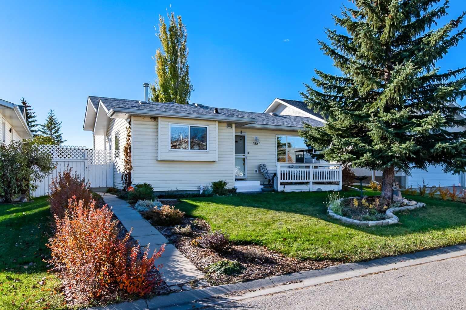 Property Photo:  1531 11 Avenue SE  AB T1V 1P9