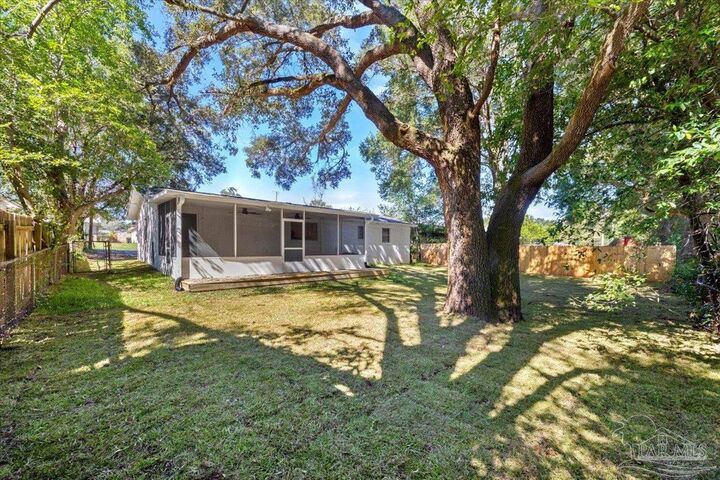 Property Photo: 7065 Ben Sasser Dr FL 32526