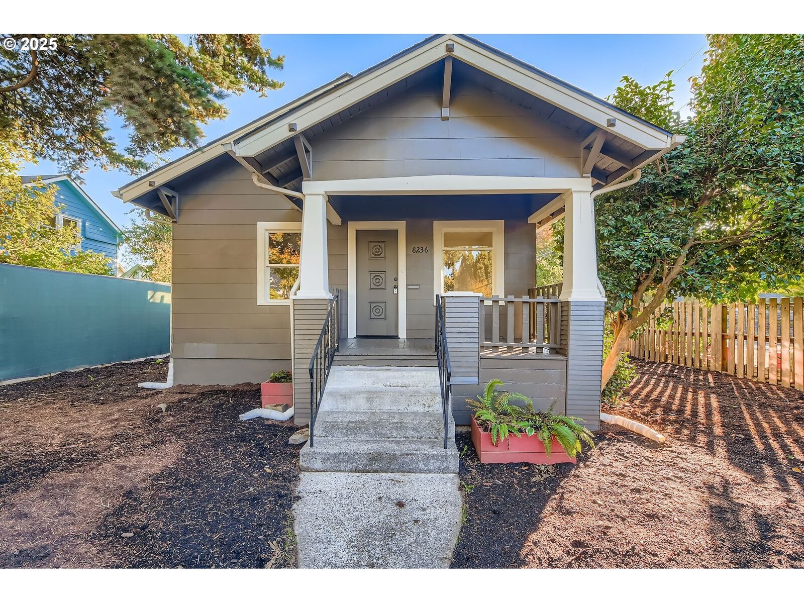 Property Photo: 8236 N Olympia St OR 97203