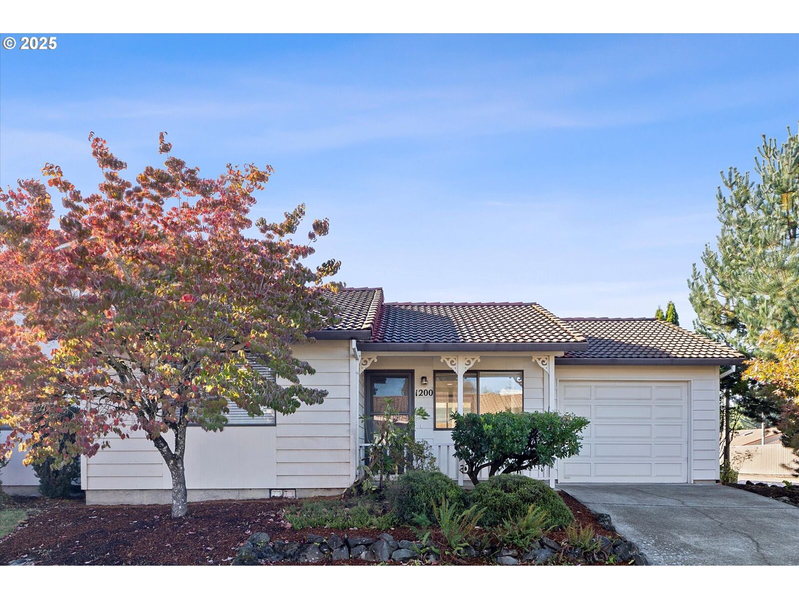 Property Photo: 1200 E Johnson Ct OR 97132