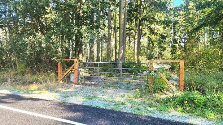 1976  Boon Road  Oak Harbor WA 98277 photo