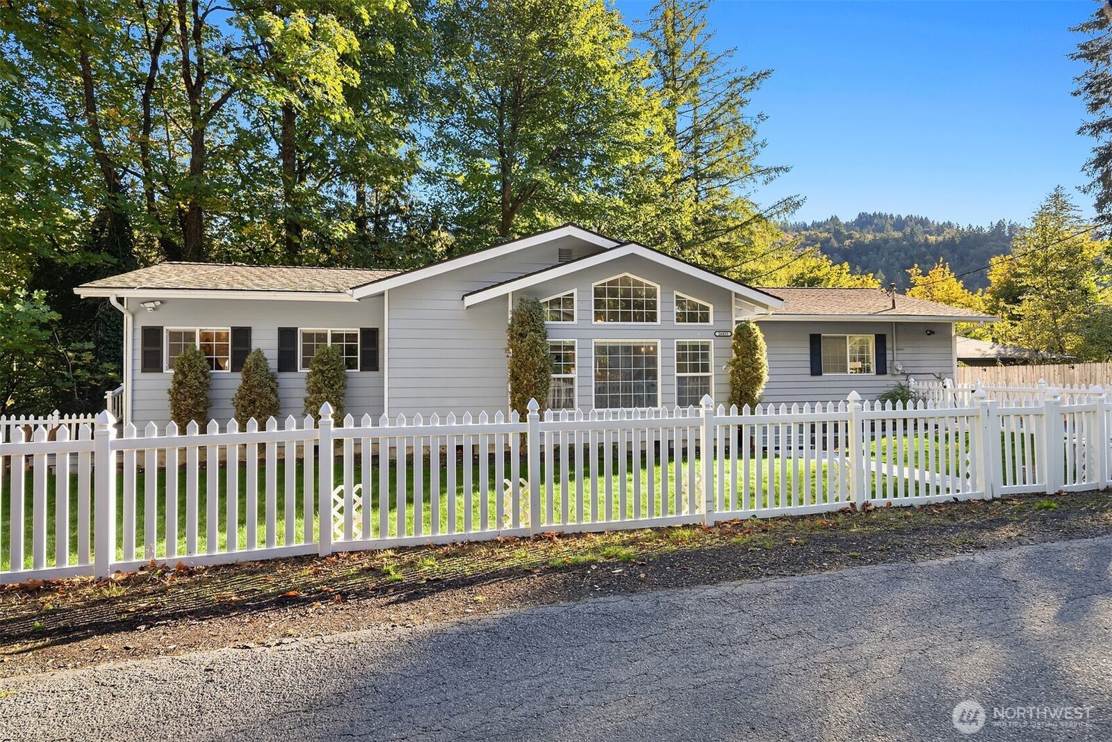 Property Photo: 26833 SE 76th Place WA 98027