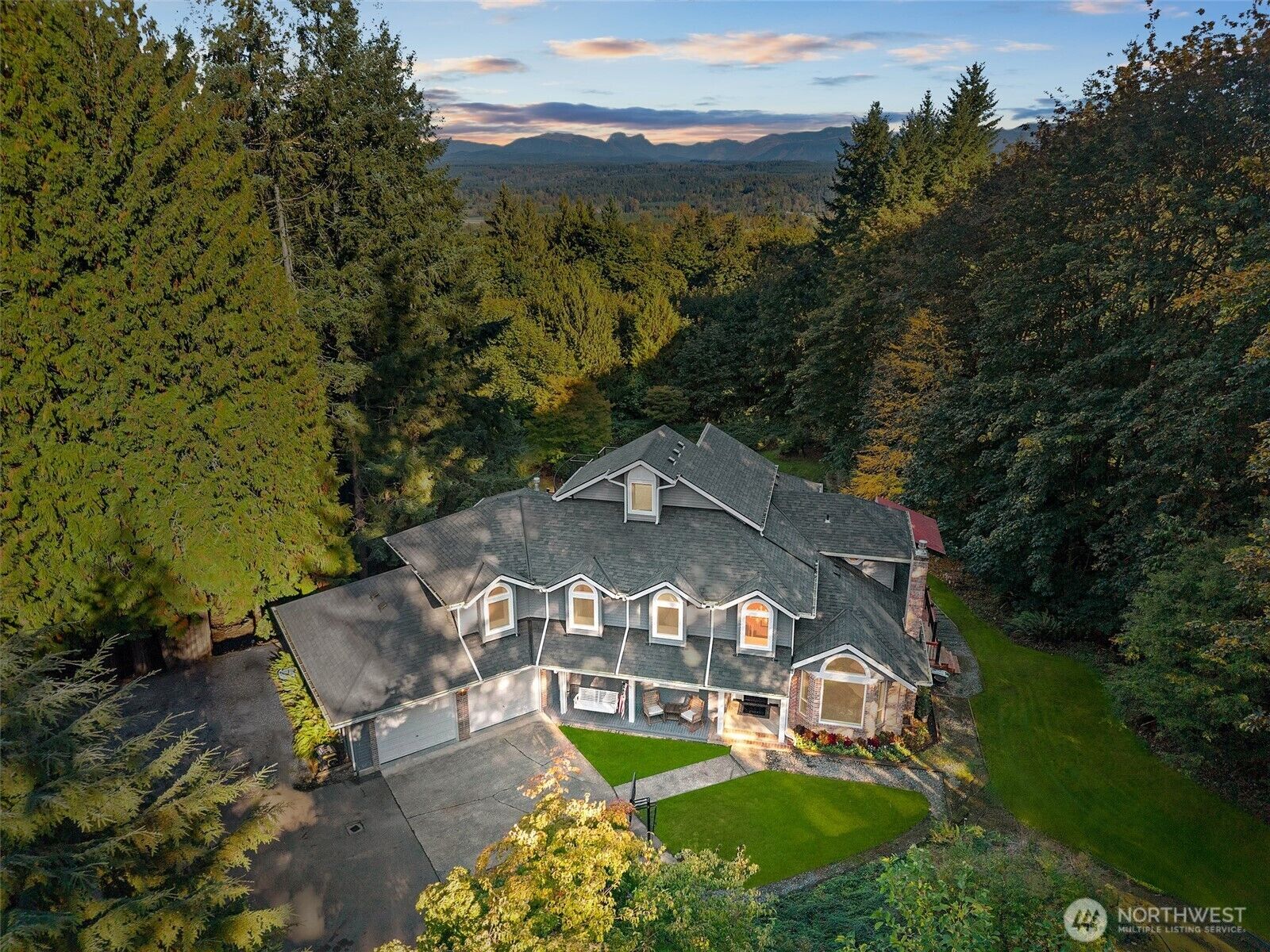 Property Photo:  36  292nd Avenue NE  WA 98024 