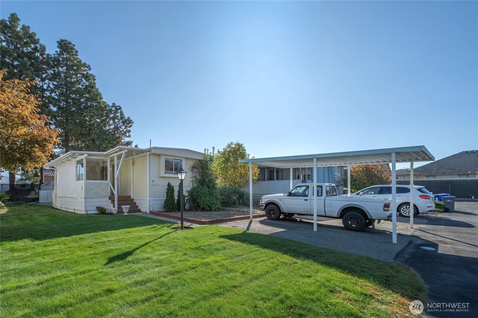 Property Photo: 1608 N Western 27 WA 98801