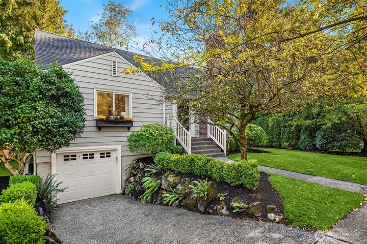 Property Photo: 8026 39th Avenue NE WA 98115
