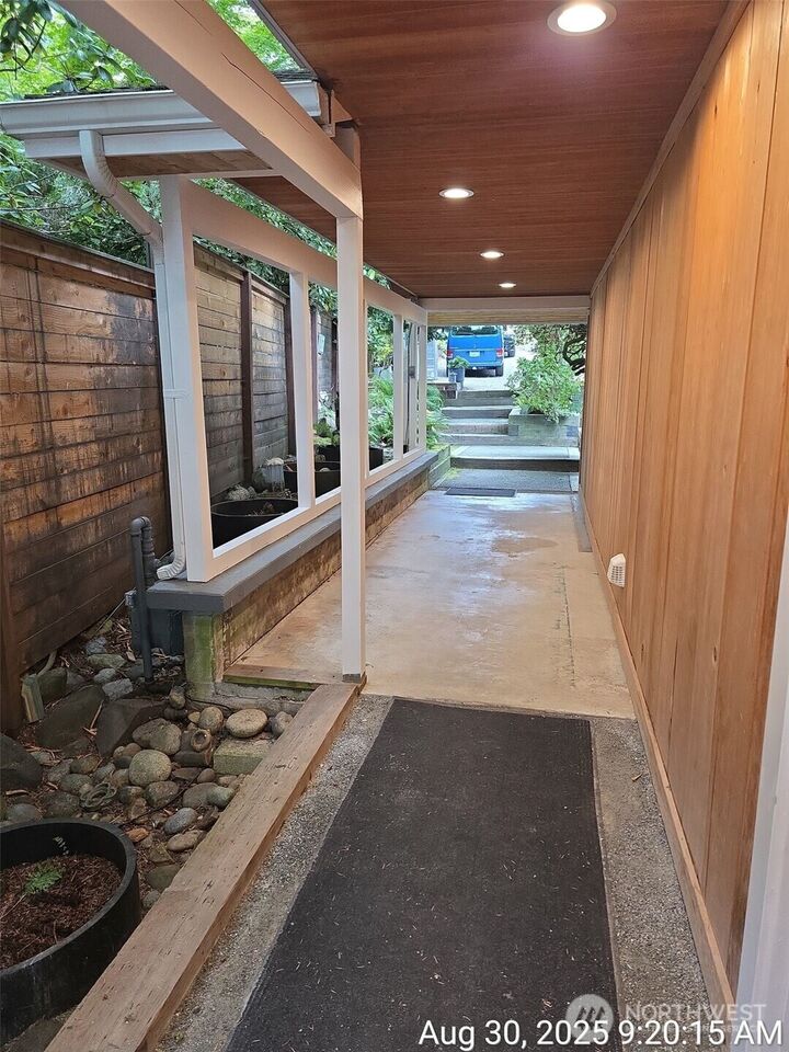 Property Photo: 31448 7th Place SW B WA 98023