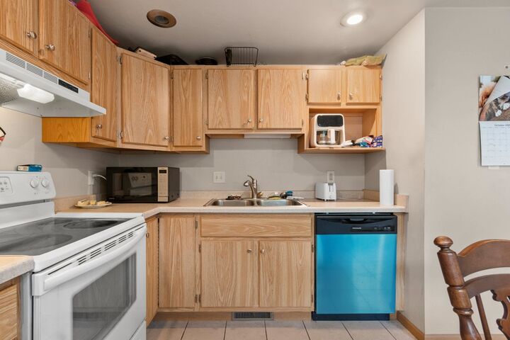 Property Photo: 2135 S Broadway WI 54304
