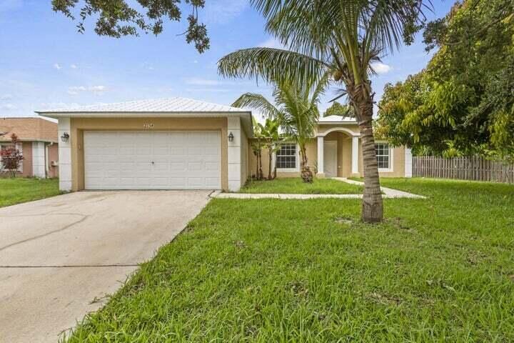 Property Photo: 2134 SW Savage Boulevard FL 34953