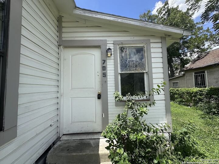 Property Photo:  705 Paso Hondo  TX 78202 