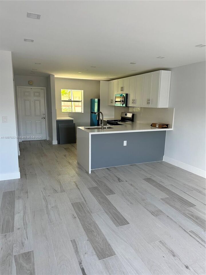 Property Photo: 8600 SW 67th Ave 906 FL 33156