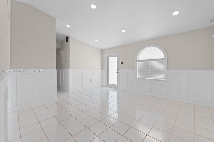 Property Photo: 15327 SW 179th Ter FL 33187