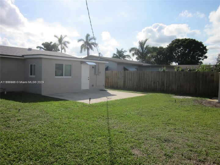 Property Photo:  7571 Pierce St  FL 33024 