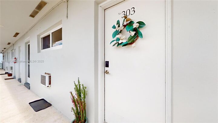 Property Photo: 13105 Ixora Ct 303 FL 33181