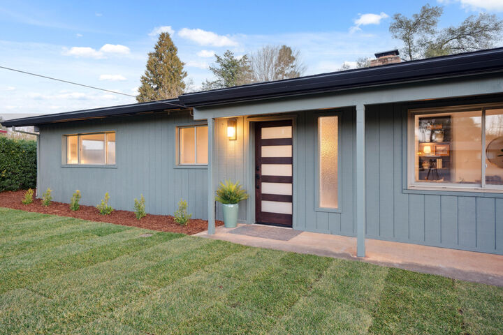 Property Photo: 609 Dee Court CA 96002