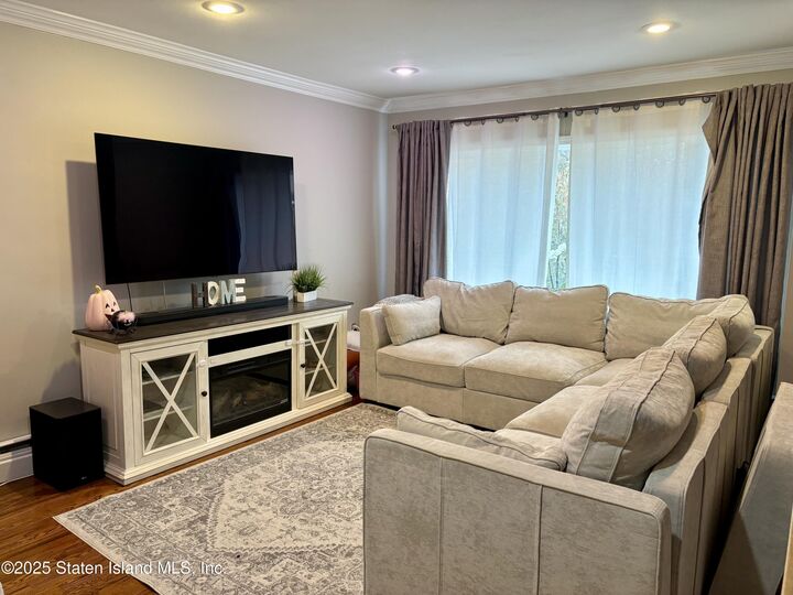 Property Photo: 75 Willowwood Lane 1 (Main) NY 10308