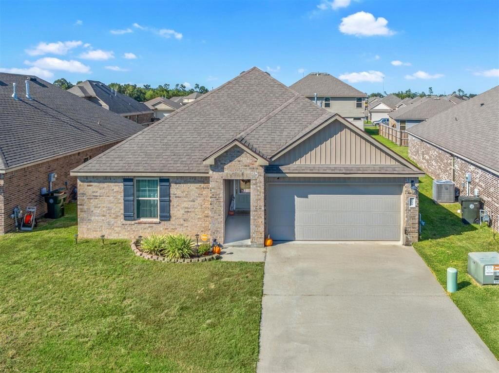 Property Photo:  2209 Michele Court  LA 70607