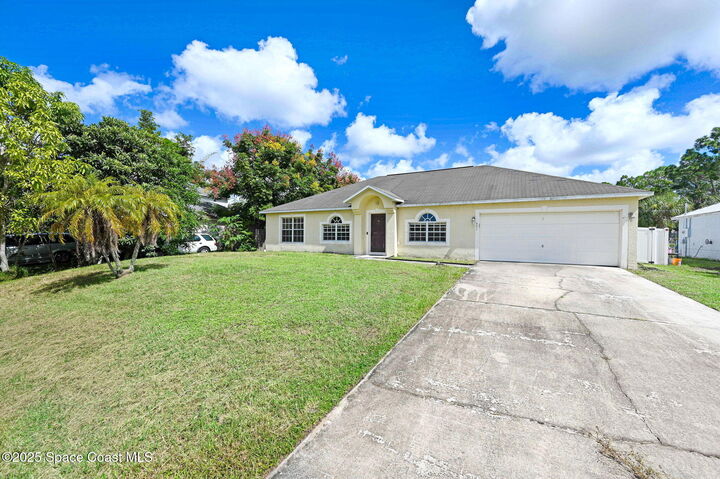 Property Photo:  601 David Circle SW  FL 32908