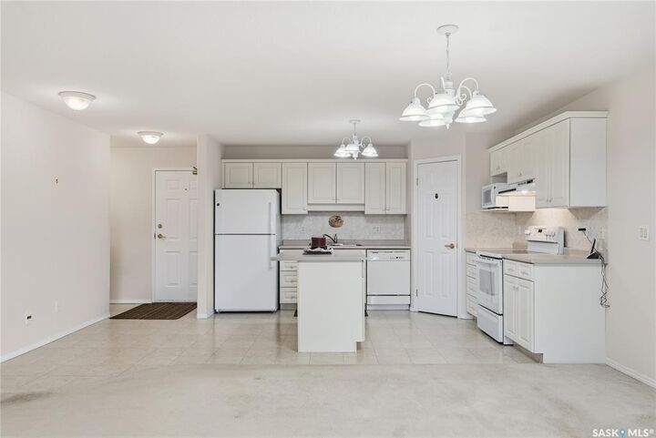 Property Photo: 934 Heritage View 210 SK S7H 5R9