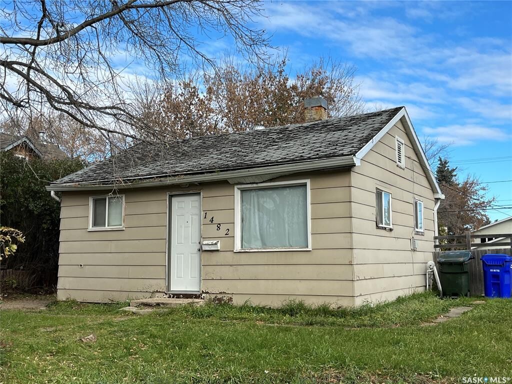 Property Photo: 1482 1st Street E SK S6V 0E5