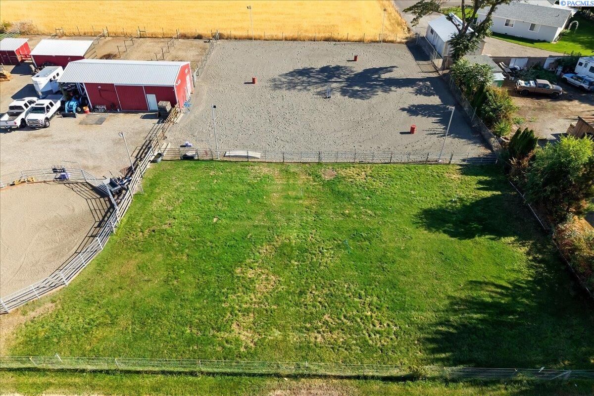 Property Photo: 1117 Road 52 WA 99301
