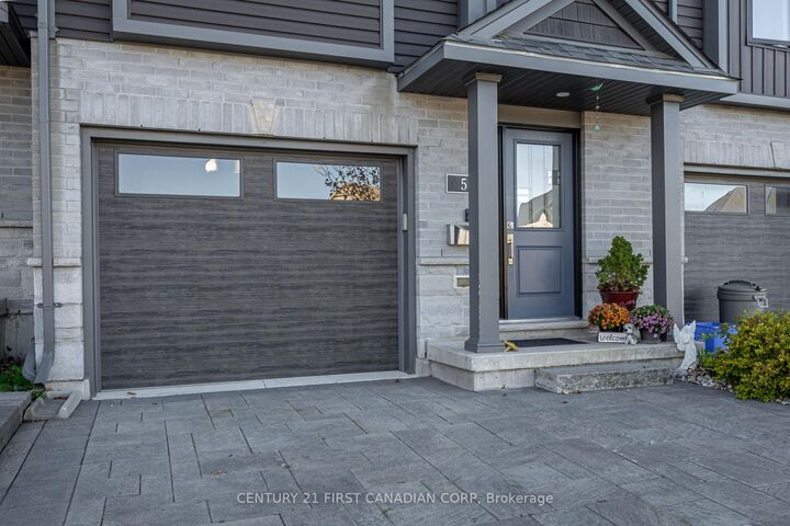 Property Photo: 1110 Meadowlark Ridge 5 ON N6M 0H4