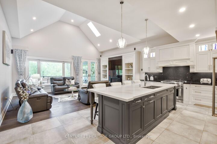 Photo de la propriété:  1894 Simcoe Boulevard  ON L9S 4N4