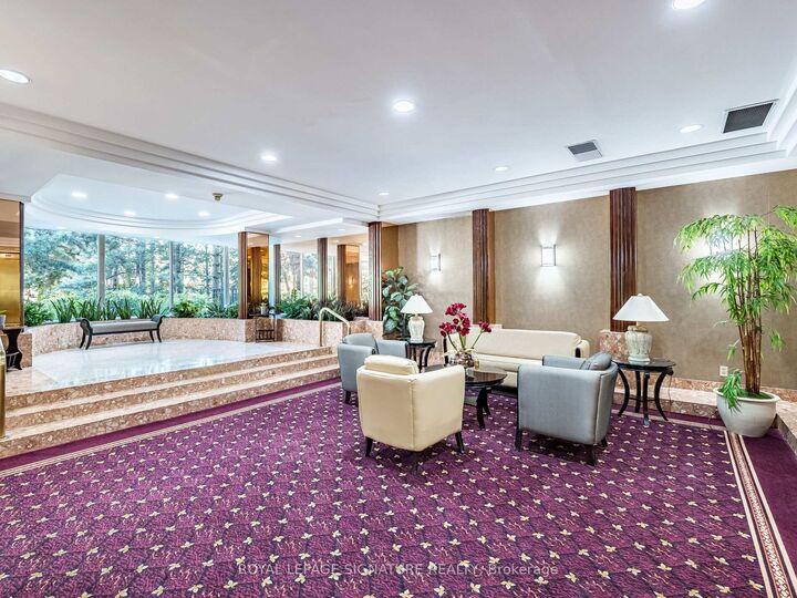 Property Photo:  24 Hanover Road 2204  ON L6S 5K8 