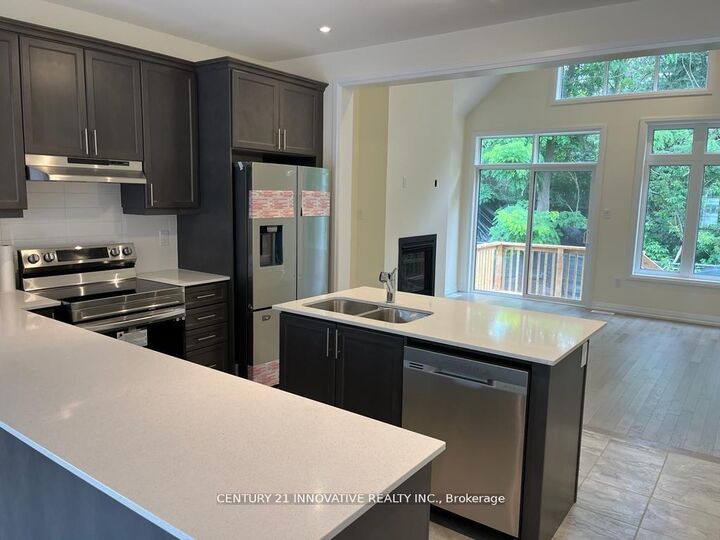 Property Photo: 22 Holtby Court ON L9L 0B4