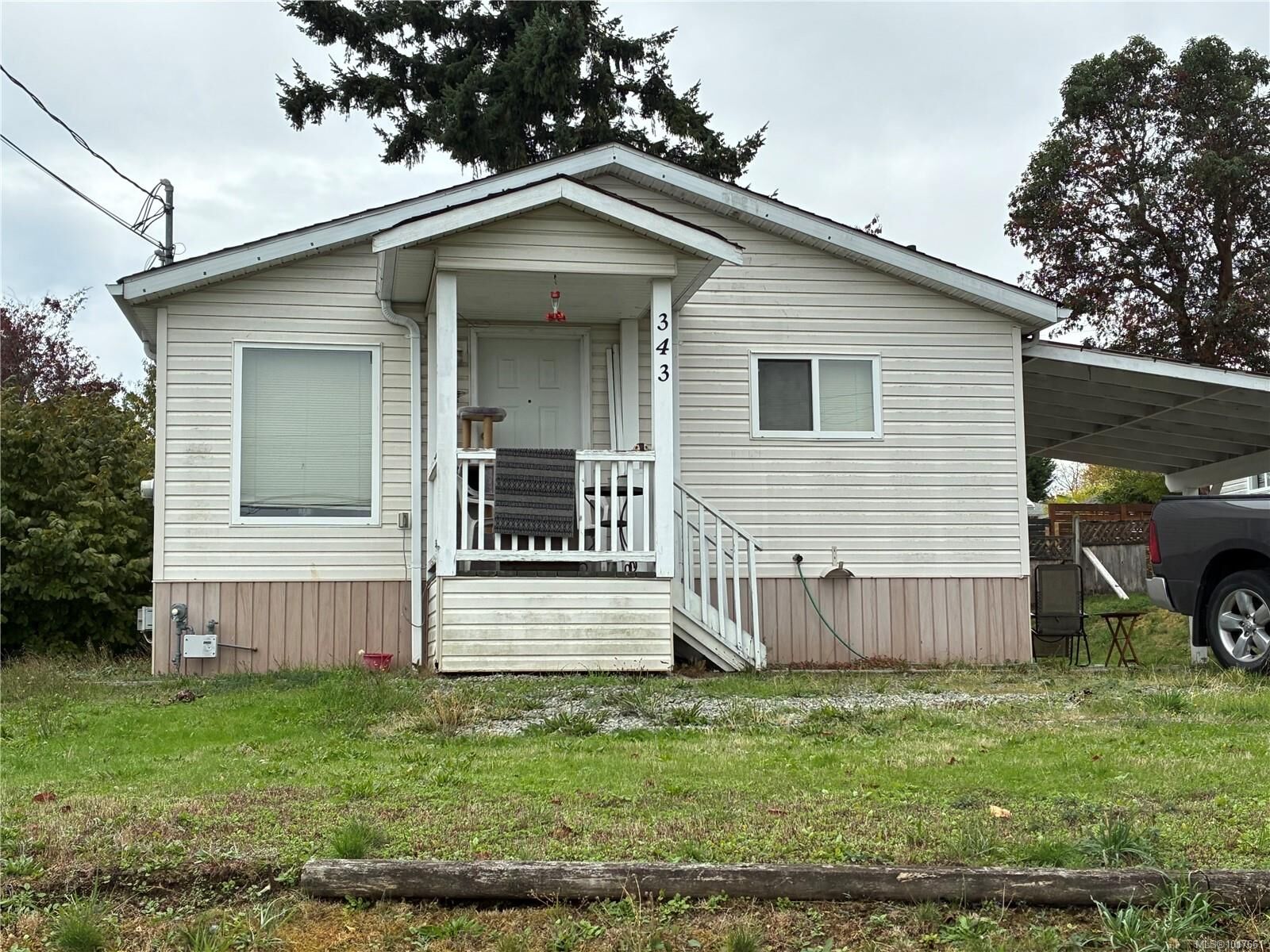 Property Photo: 343 Hemlock St BC V9S 1Z4