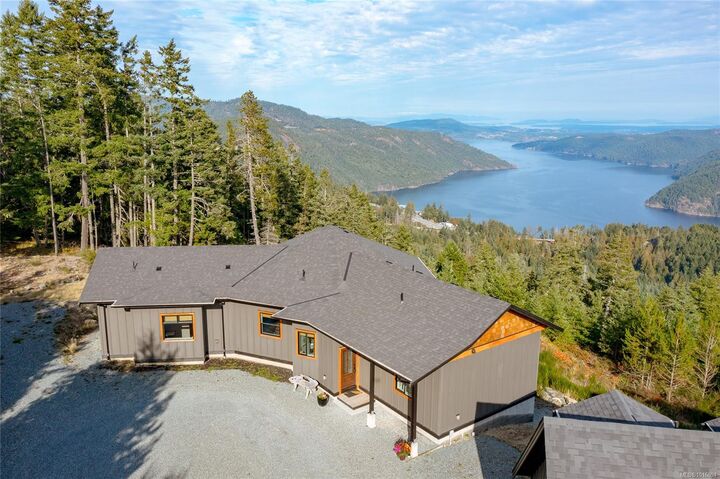 Property Photo:  1490 Finlayson View Pl  BC V0R 2W3