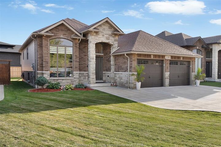 Photo de la propriété: 231 Summer Street ON N8L 0G7