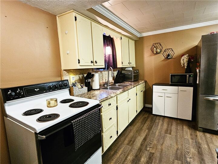 Property Photo:  10 Eggers Ave  PA 15012