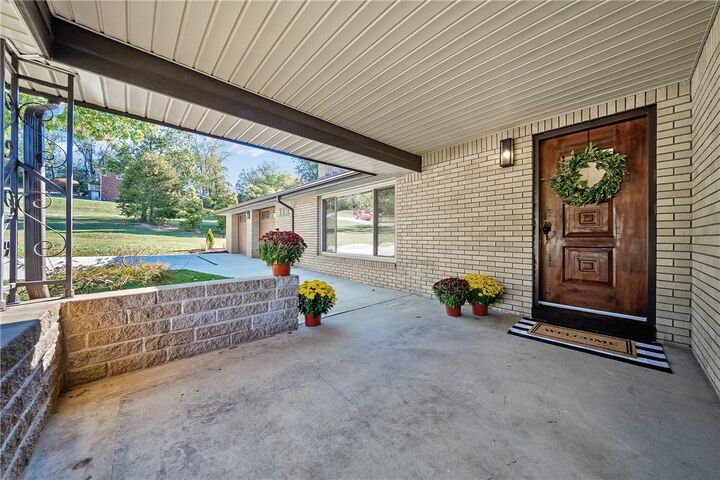 Property Photo:  113 Valley View Dr  PA 15367