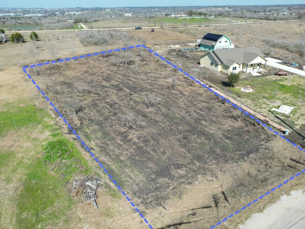 Property Photo: 433 E Ridge Lane TX 78640