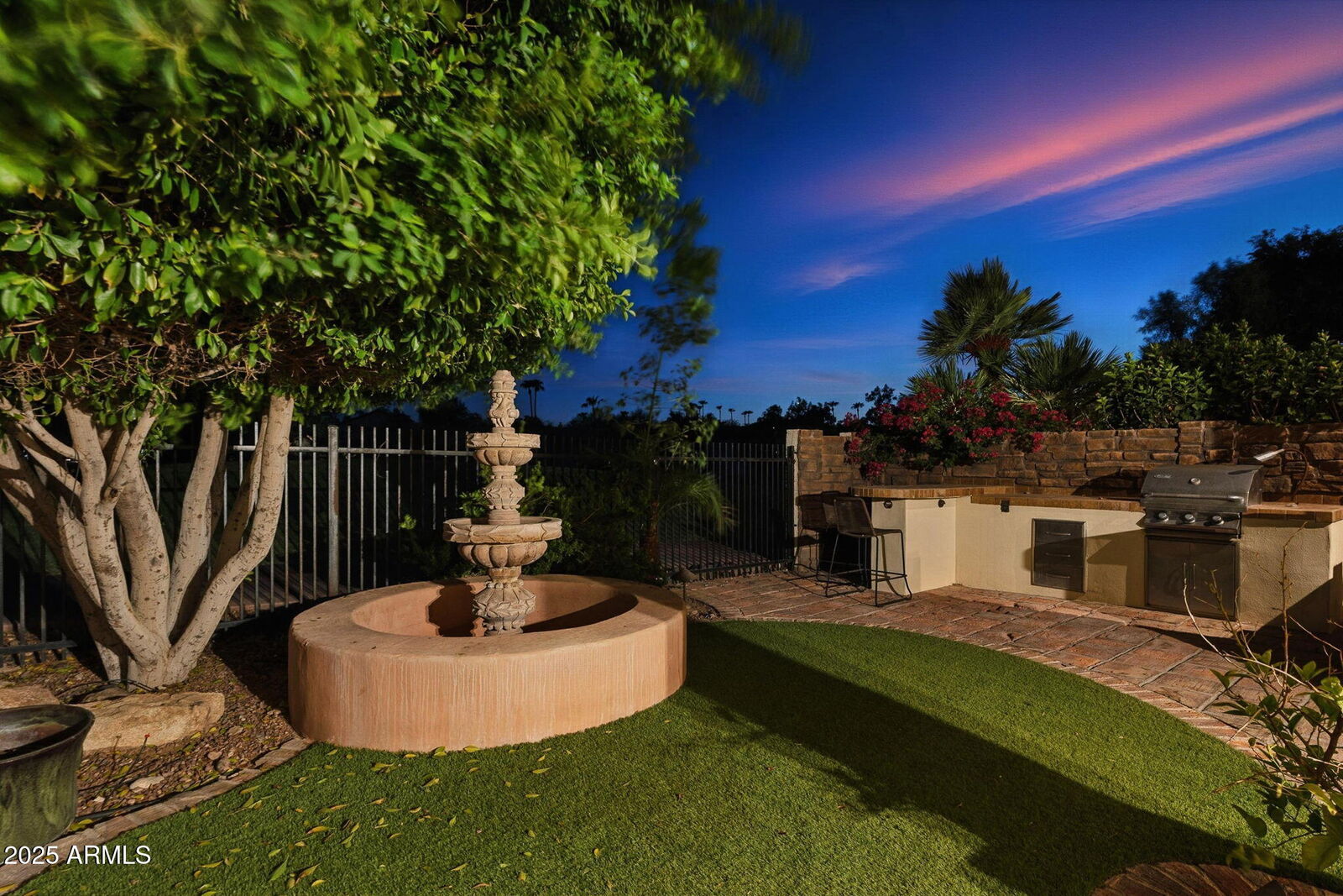 Property Photo: 5019 E La Mirada Way AZ 85044
