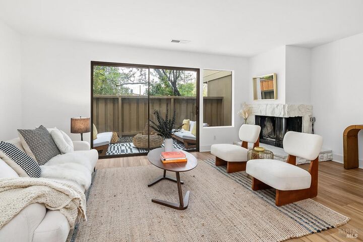 Property Photo: 8 Park Crest Court C CA 94947