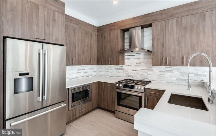 Property Photo:  250 Poplar Street  PA 19123