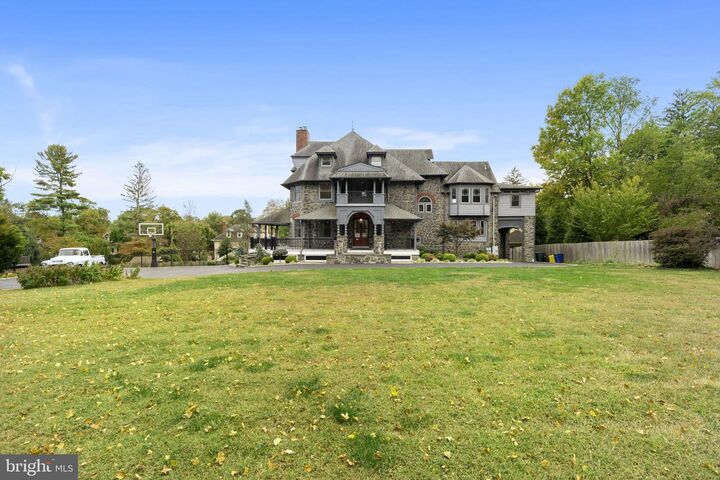 Property Photo: 662 S Highland Avenue PA 19066