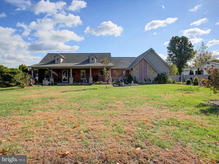 Property Photo: 46 Pin Oak Lane PA 17325