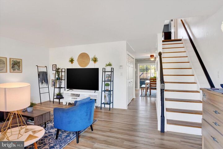 Property Photo: 8 King Court PA 17022