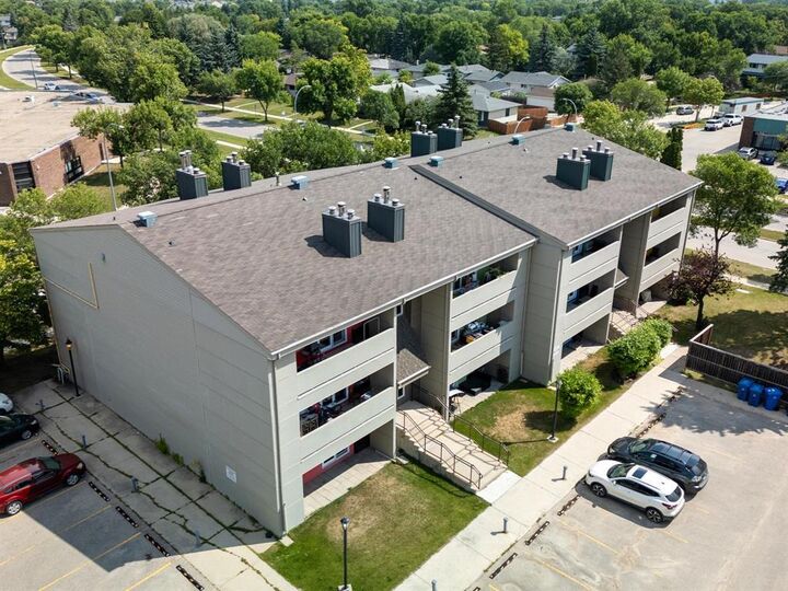 Property Photo: 1523 Chancellor Drive MB R3T 4G1